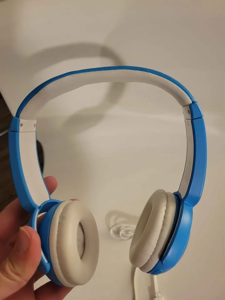 Blackweb on-ear kids' wireless bluetooth headphones, blue image indicator(3)