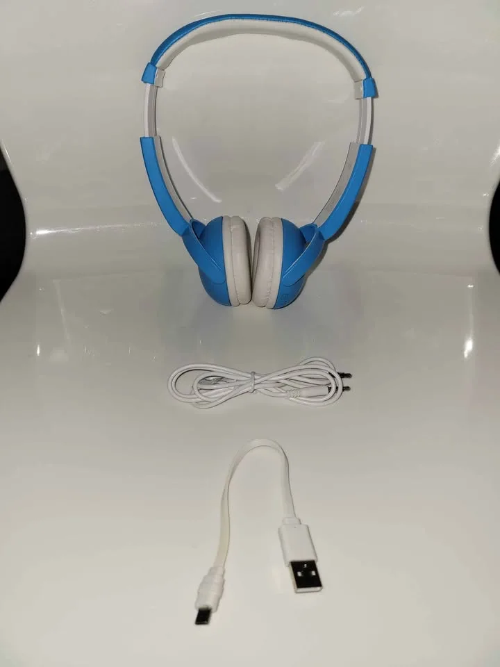 Blackweb on-ear kids' wireless bluetooth headphones, blue image indicator(7)