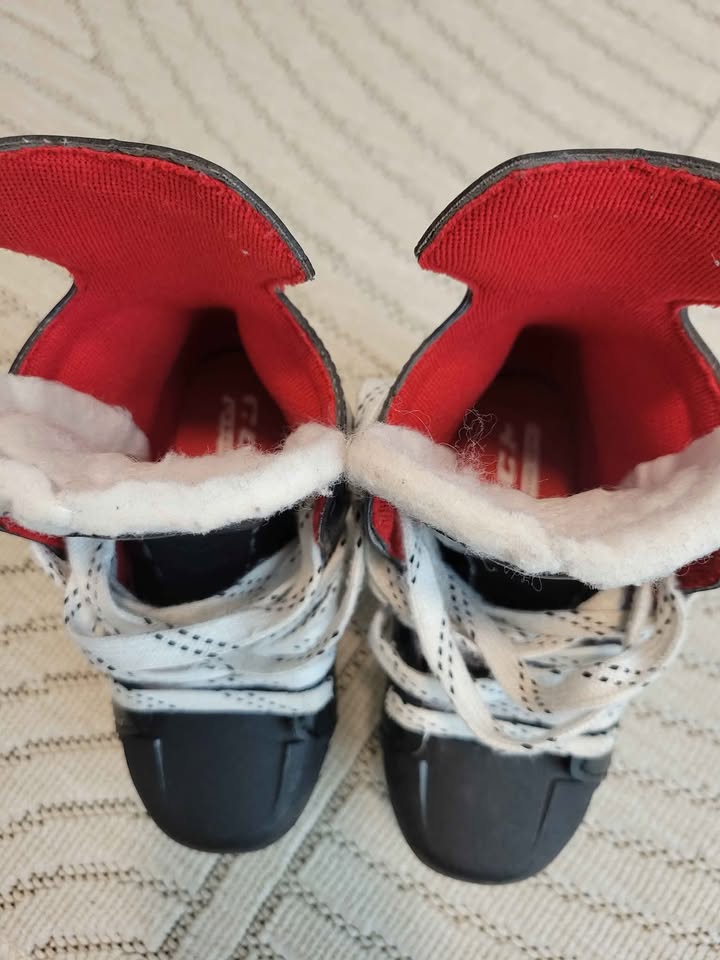 CCM Youth Hockey Skates, Size 11 - photo 5