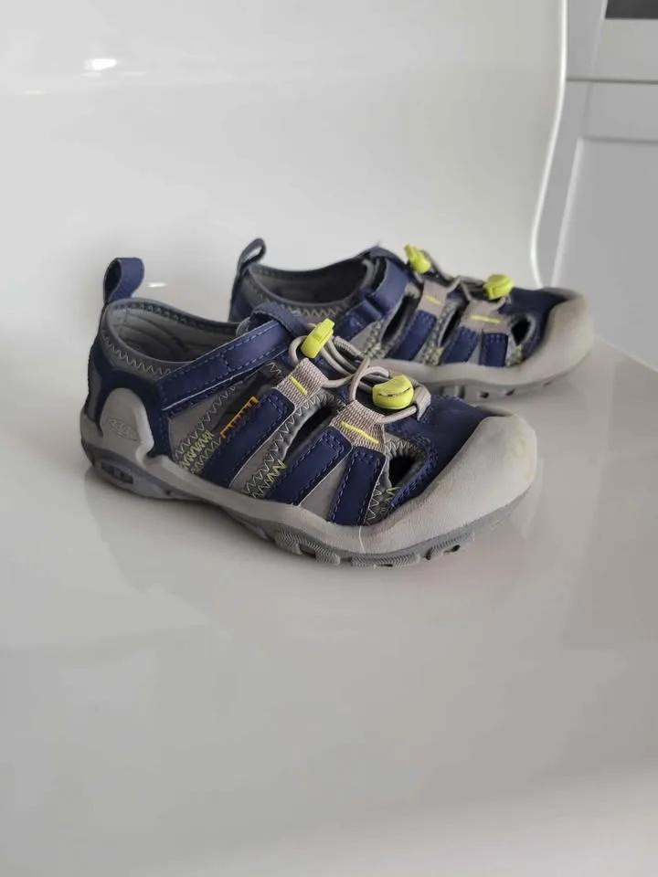 Keen Big Kids Waterproof Sandals, size 13 image indicator(2)