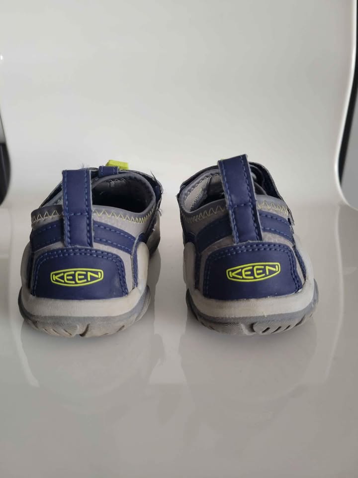 Keen Big Kids Waterproof Sandals, size 13 - photo 3