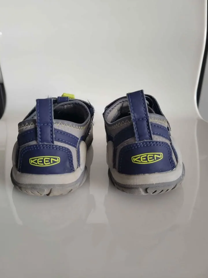 Keen Big Kids Waterproof Sandals, size 13 image indicator(3)