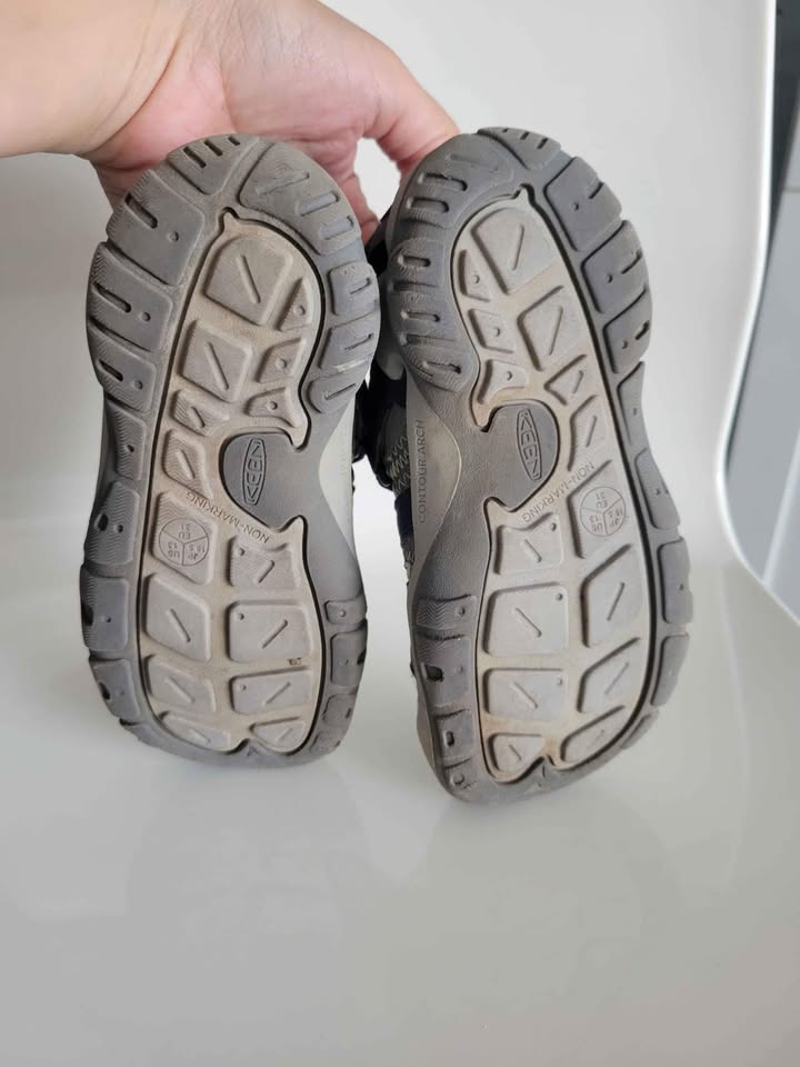 Keen Big Kids Waterproof Sandals, size 13 - photo 4