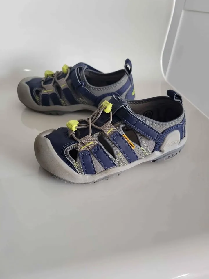 Keen Big Kids Waterproof Sandals, size 13 image indicator(5)