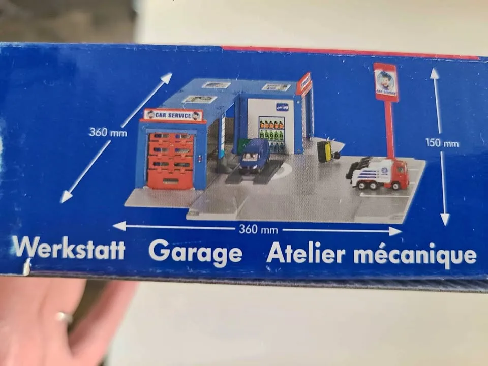 Siku World Car Service Garage thumbnail