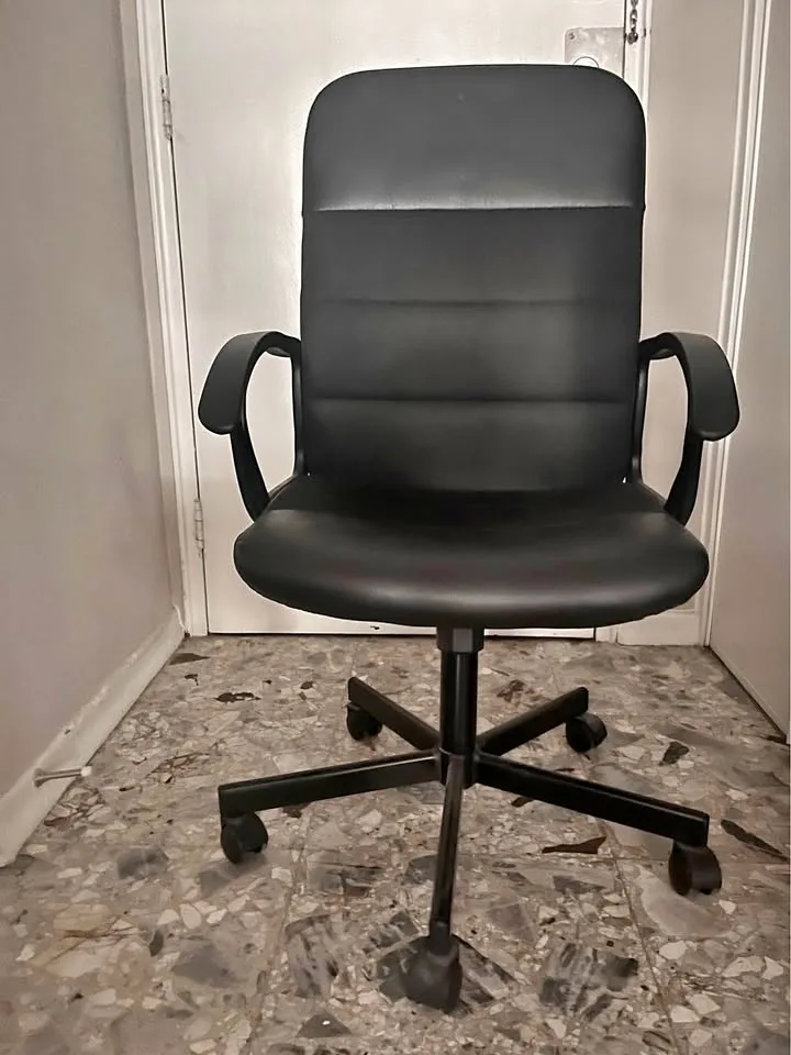 Office Chair for Sale – Great Condition!
