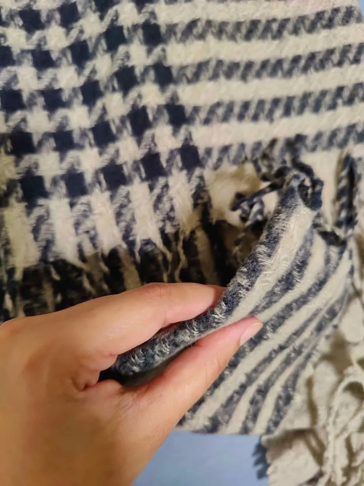 Thick winter scarf image indicator(2)