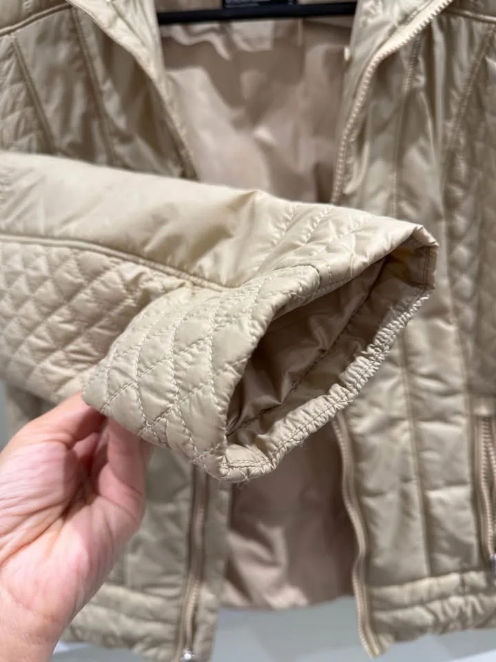 Like New-The North Face Women’s Jacket image indicator(5)