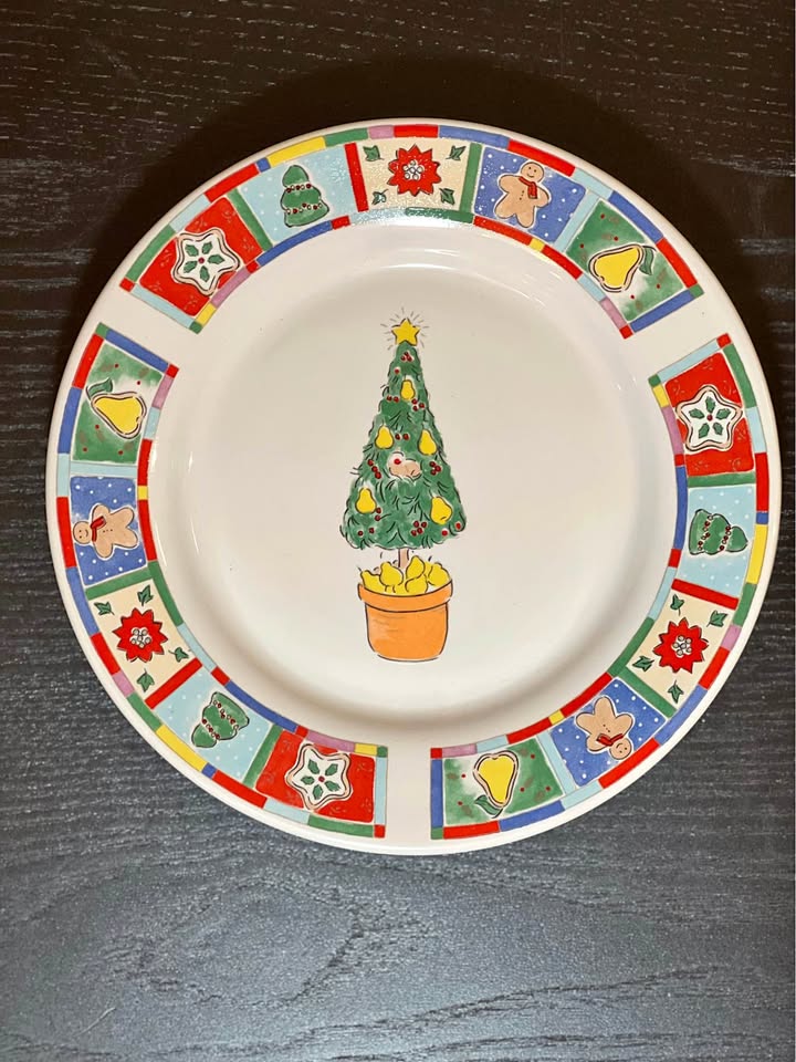 Set of 8 KIC Alecia Keen Christmas Plates