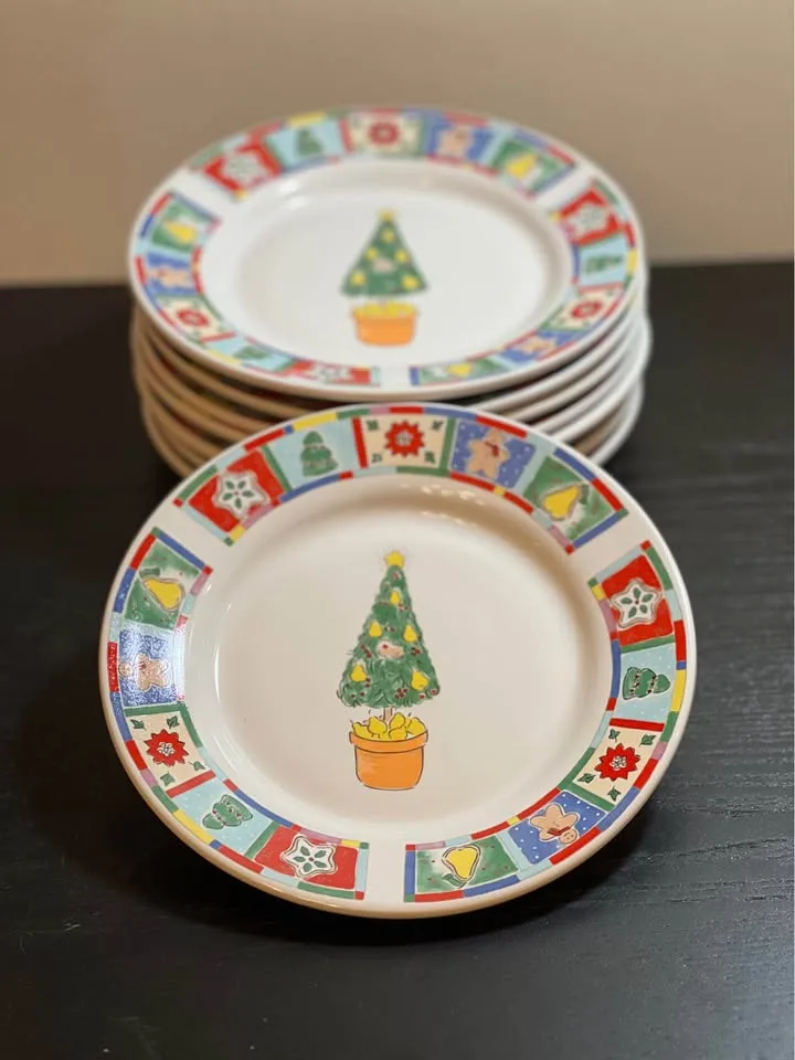 Set of 8 KIC Alecia Keen Christmas Plates image indicator(2)