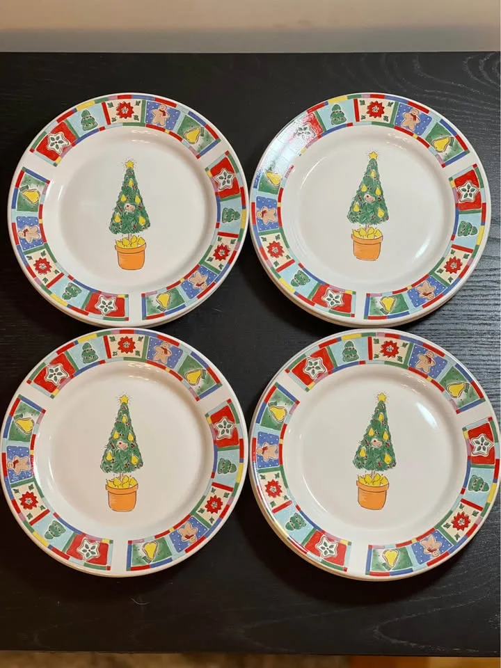 Set of 8 KIC Alecia Keen Christmas Plates image indicator(4)