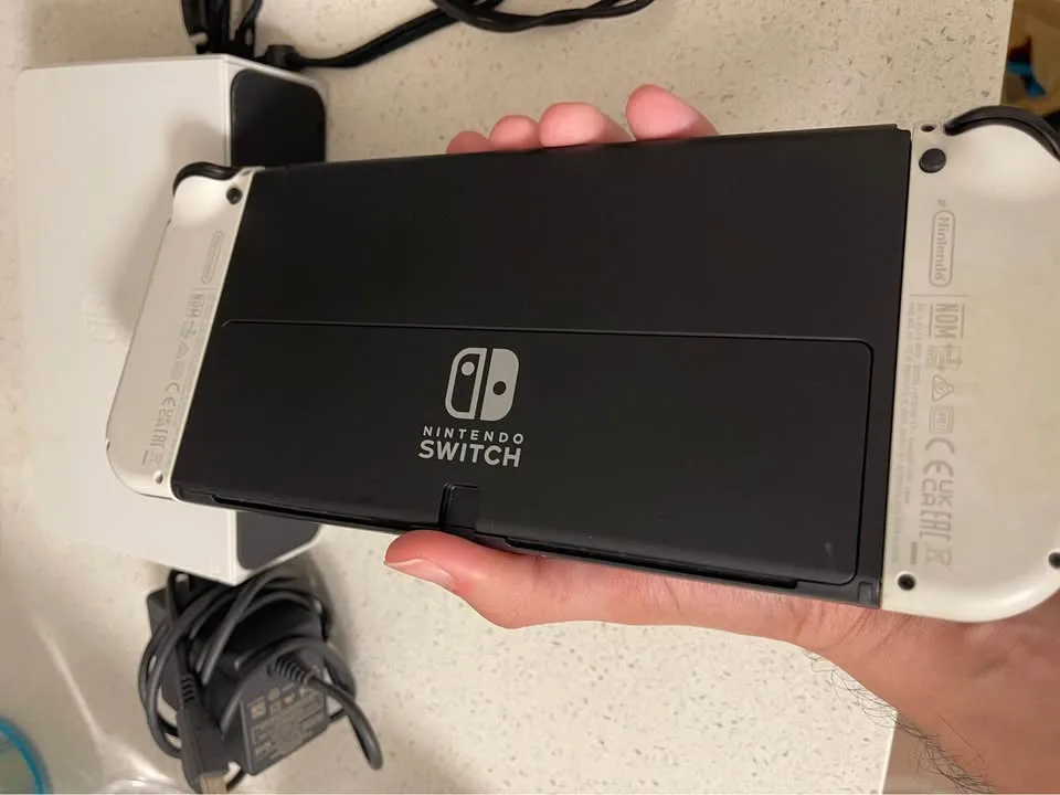 Nintendo Switch OLED White with Accessories image indicator(3)