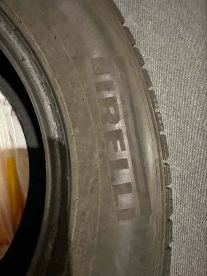 Winter tires Pirelli Ice zero FR 235/65/R17