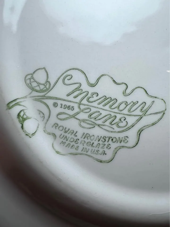 Royal China "Memory Lane" dinner plate image indicator(4)
