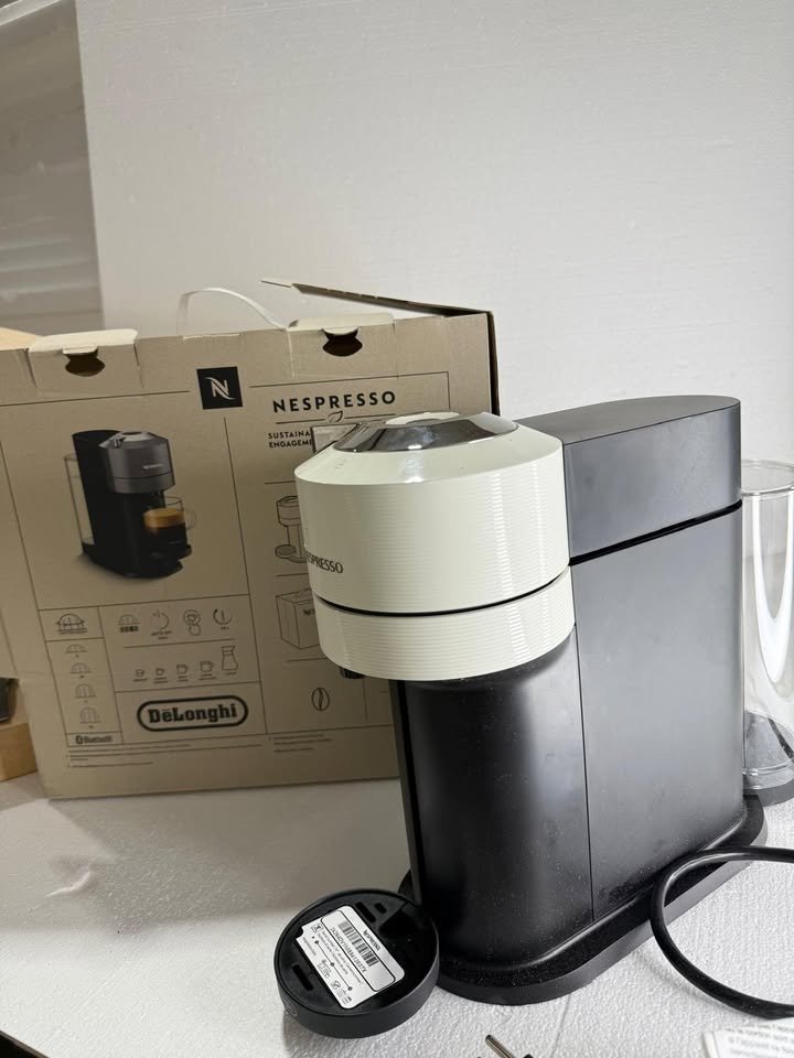 Coffee Machine Delonghi Nespresso Vertuo Next for Parts/repair - photo 2