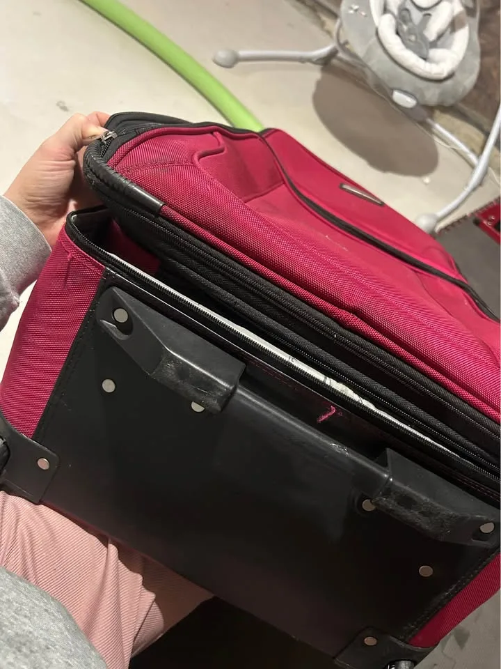 Tracker Suitcase Set image indicator(6)