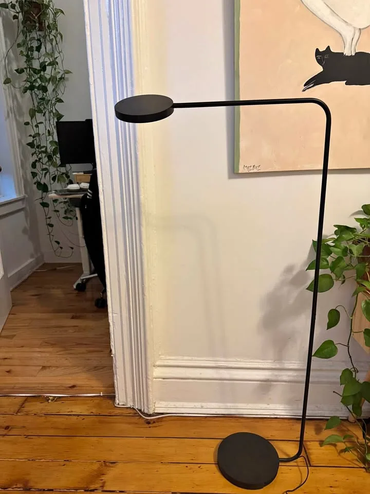 Black 360 swivel standing lamp