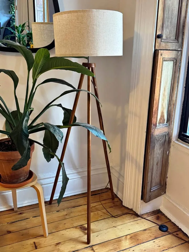 Wood 3 leg standing lamp