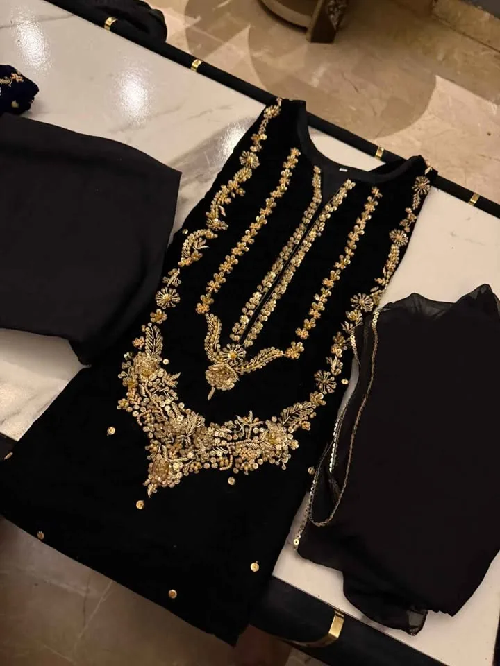 9000 microvelvet pure handwork dresses image indicator(2)