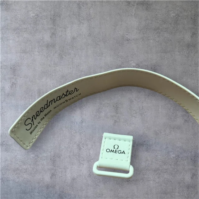 Omega x Swatch Moonwatch Snoopy image indicator(4)