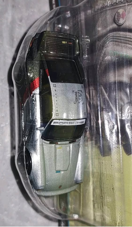 Hot Wheels Premium Cyberpunk 2077 Porsche 911 Turbo 930 - photo 2