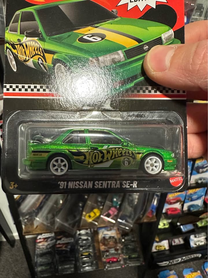 Hot Wheels 2025 Nissan Sentra SE-R - photo 3