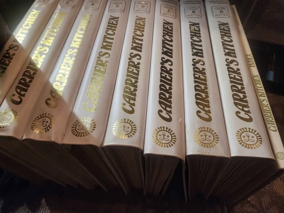 *80s Chef Robert Carriers Kitchen and Bar Binders. - photo 3
