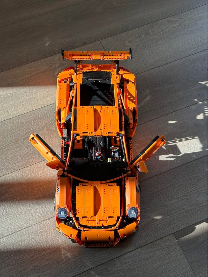 Porsche 911 GT3 RS – LEGO-Style Technic Replica - photo 3
