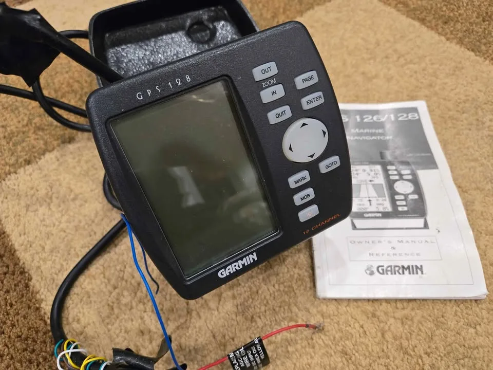 GARMIN Marine GPS 128 image indicator(2)