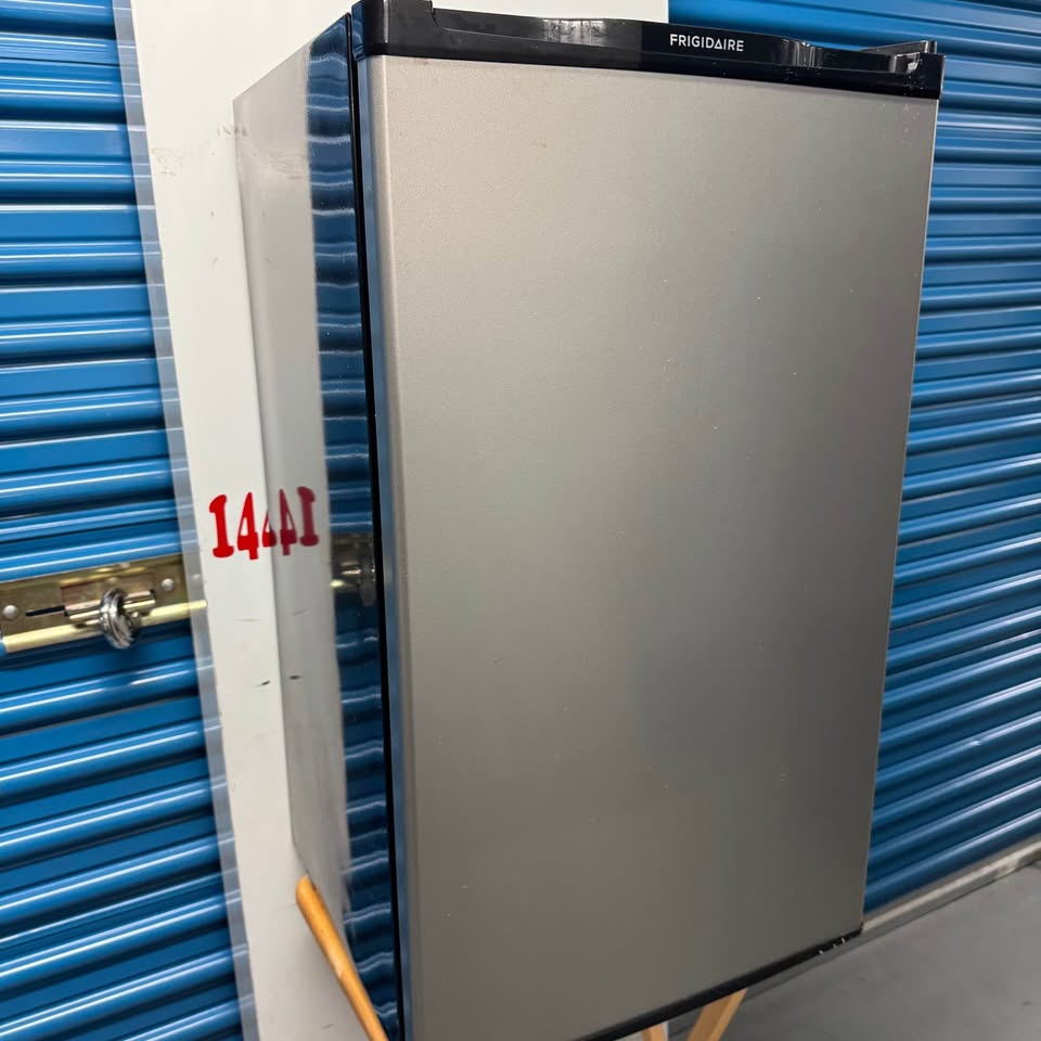 Frigidaire Compact Refrigerator - photo 2