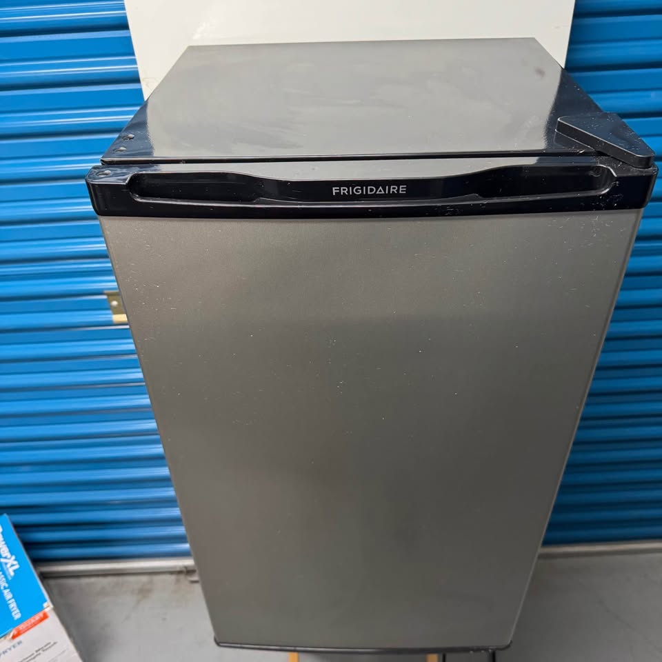 Frigidaire Compact Refrigerator - photo 3
