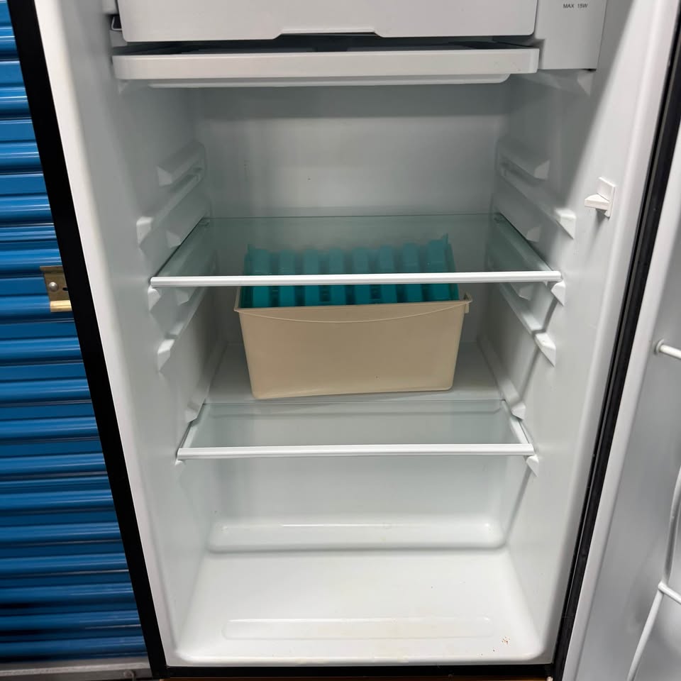 Frigidaire Compact Refrigerator - photo 5