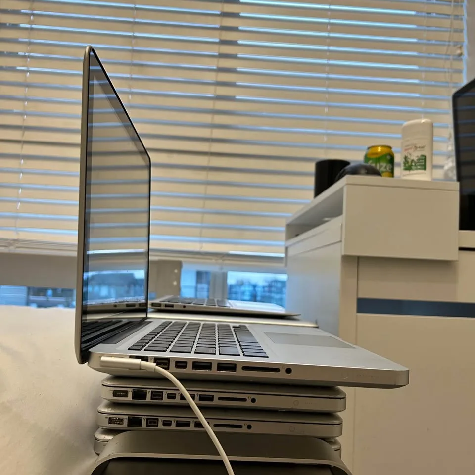 MacBook Pro 2010 (C2D/4GB/500GB) [Parts or Repair] image indicator(2)