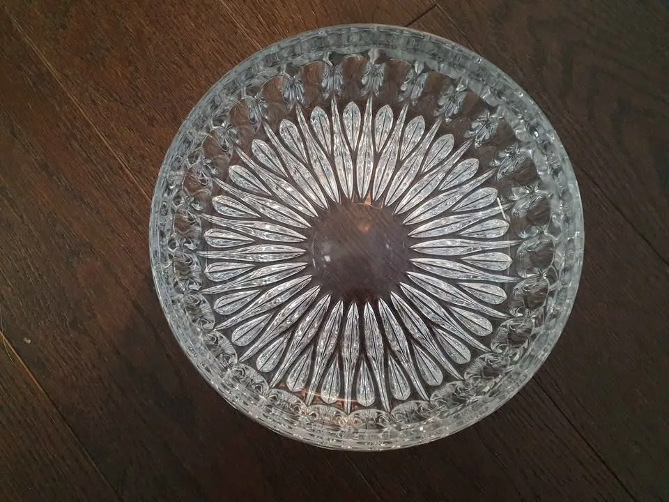 Glass Serving Bowl image indicator(3)
