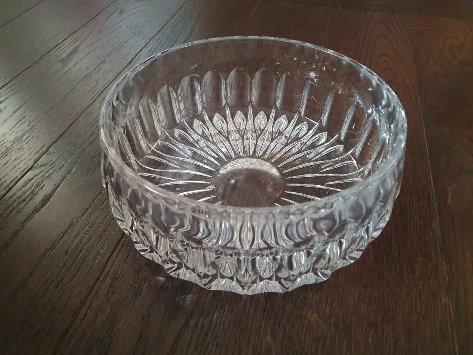 Glass Serving Bowl image indicator(4)