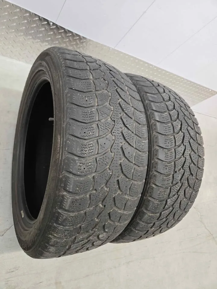 Winterclaw Winter Tires- 225/50R17 image indicator(2)