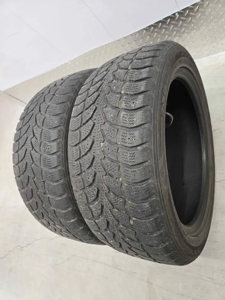 Winterclaw Winter Tires- 225/50R17 image indicator(3)