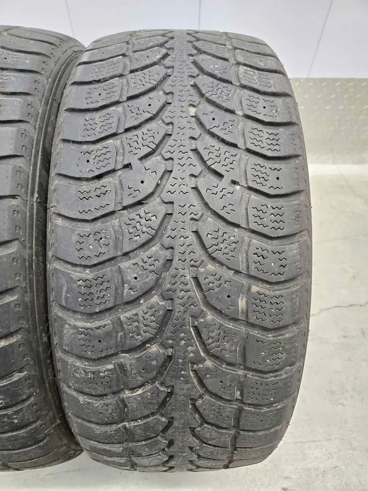 Winterclaw Winter Tires- 225/50R17 image indicator(5)