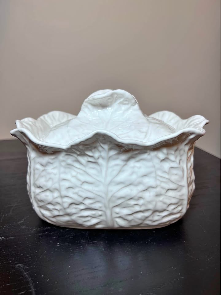 Embossed Cabbage Leaf White Covered Square Bowl
