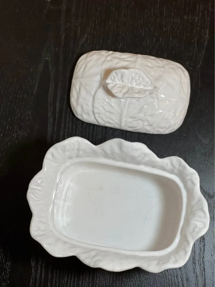 Embossed Cabbage Leaf White Covered Square Bowl image indicator(5)