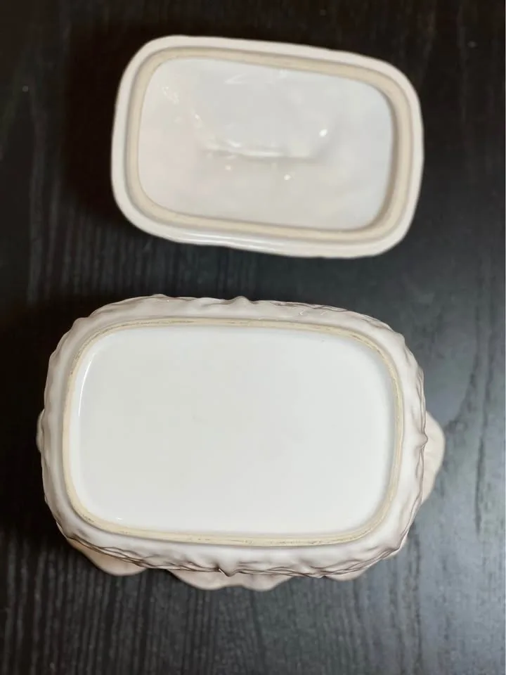 Embossed Cabbage Leaf White Covered Square Bowl image indicator(6)