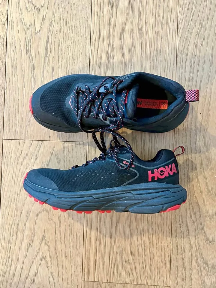 Hoka Challenger 6 ATR GORE-TEX - Women’s Size US 7.0 - Black/red thumbnail