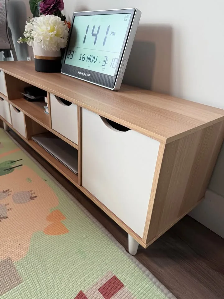 Tangkula Mid-Century Modern TV Stand – 59” (Oak) image indicator(8)