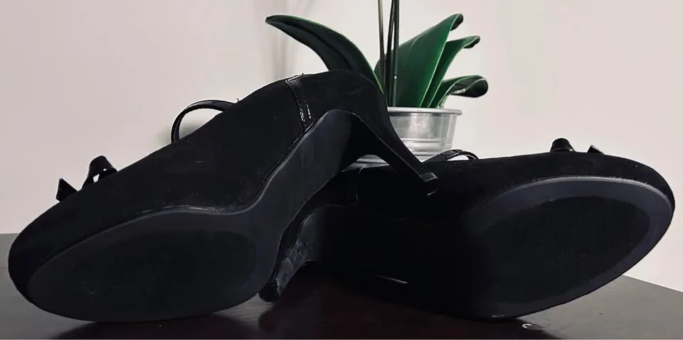 Women’s platform Mary Jane pumps image indicator(4)