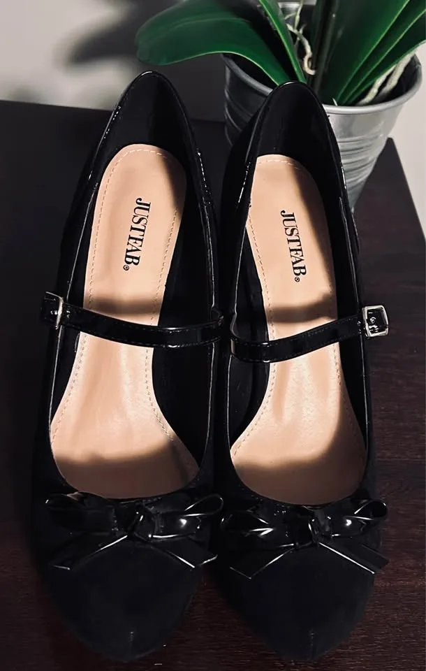 Women’s platform Mary Jane pumps image indicator(6)