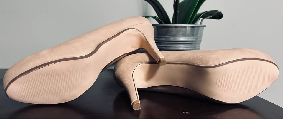 Neutral platform pumps - photo 4