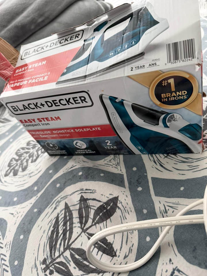 Black+Decker IR06VC Easy Steam Compact Iron - photo 3