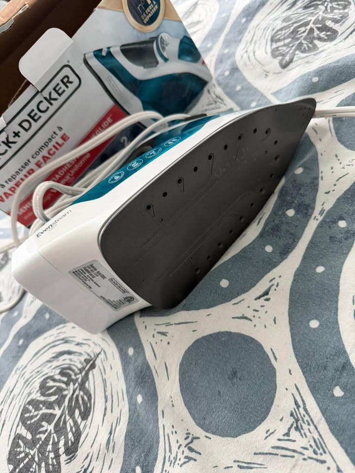 Black+Decker IR06VC Easy Steam Compact Iron - photo 5