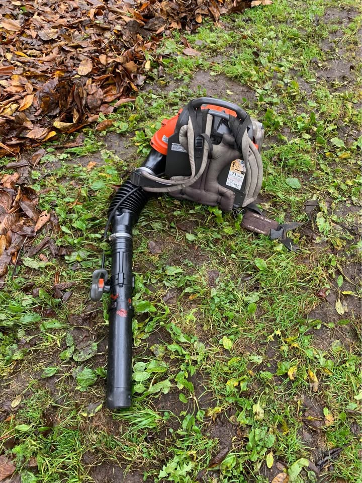 Husqvarna 350bt back pack blower - photo 3