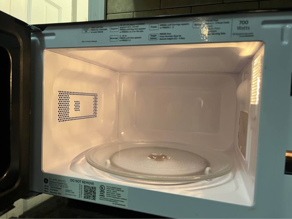 Small countertop Microwave GE - 0.7 Cu - photo 3